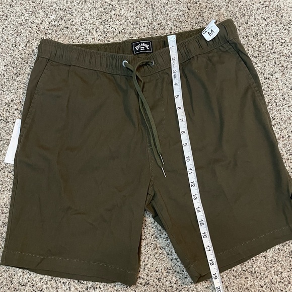 Billabong Men’s canvas shorts size Medium NWT - Picture 2 of 4